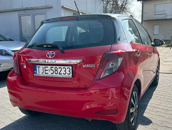 Toyota Yaris cena 19900 przebieg: 248000, rok produkcji 2011 z Jędrzejów małe 16